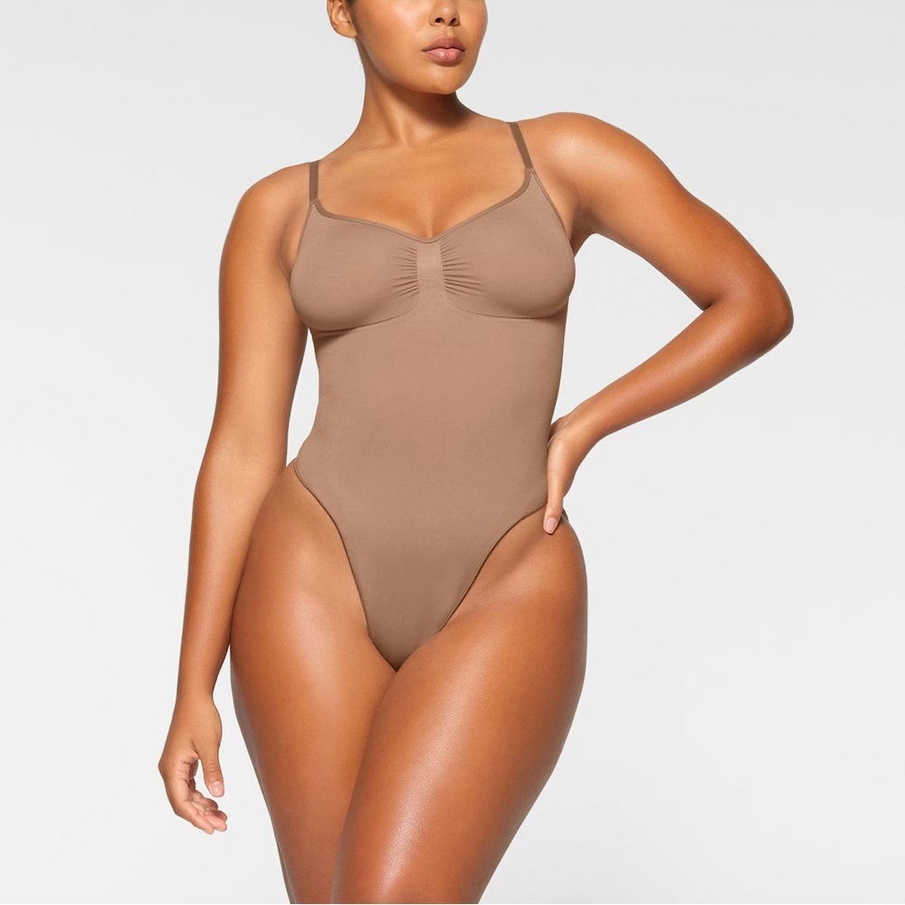 SKIMS Seamless Sculpt Thong Bodysuit Sienna Brown Nude